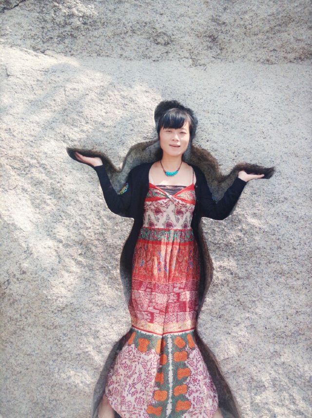 人体墙太好玩了,两腿中间有块石头