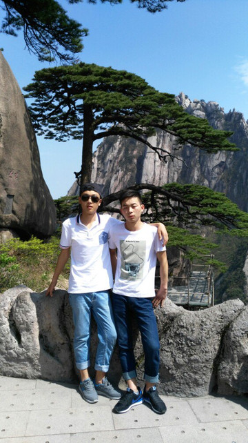 兄弟一起走黄山