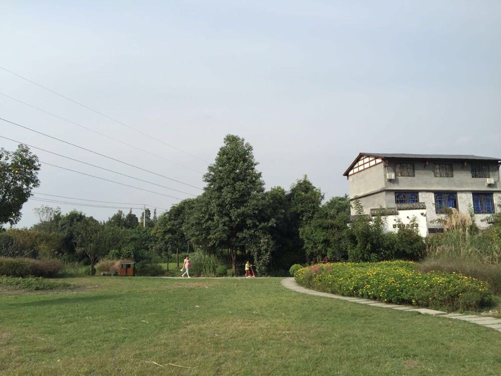 周末游"花香果居"