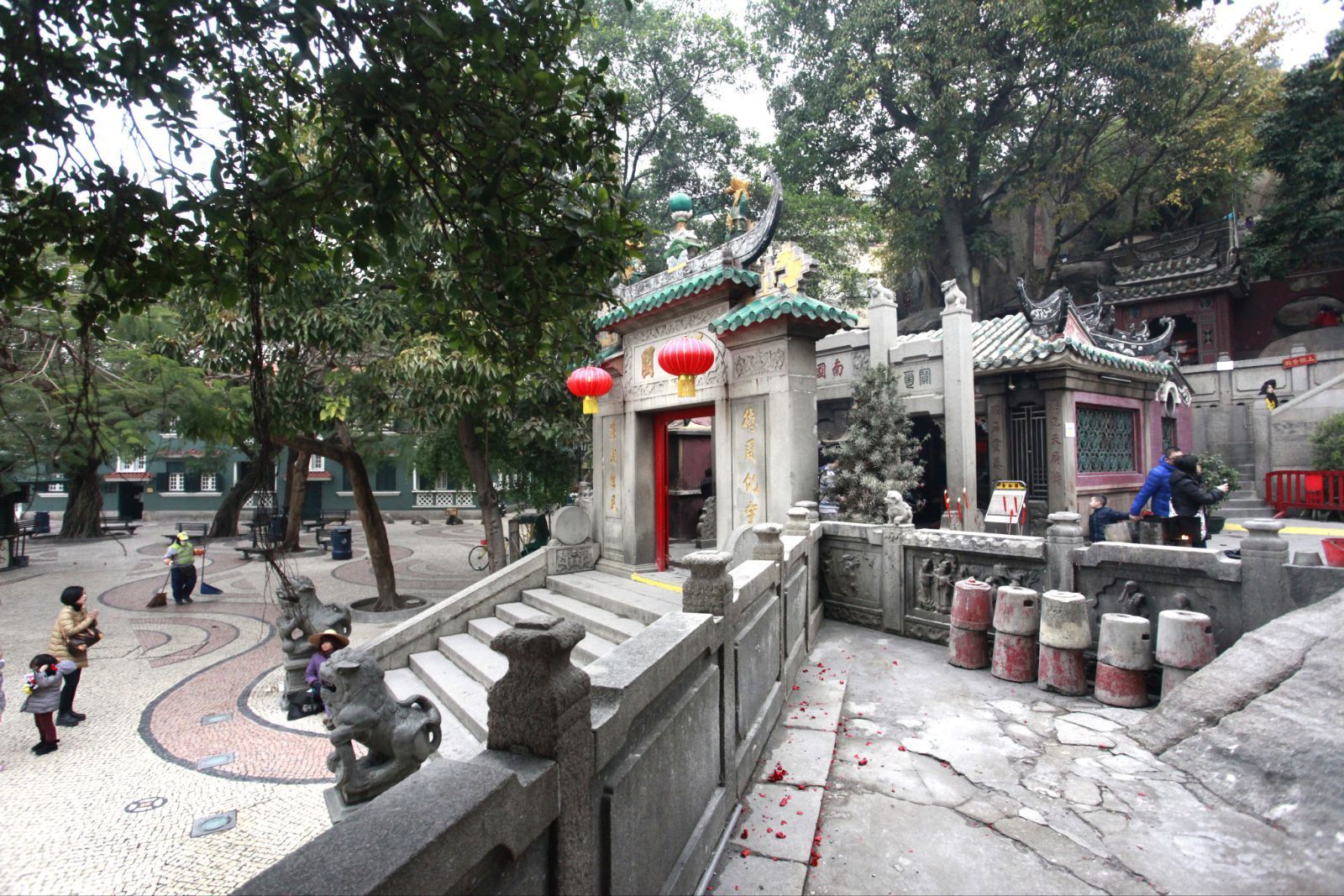 媽閣廟原稱媽祖閣,俗稱天后廟,枕山臨海,倚崖而建.