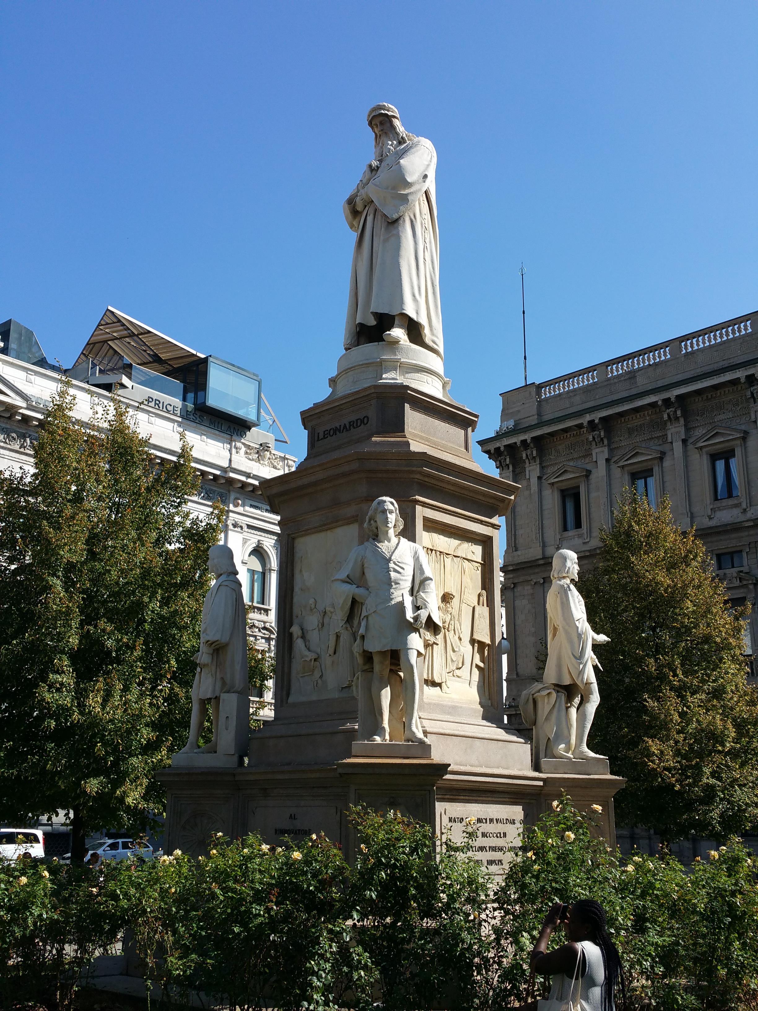 奥尔德·达·芬奇的雕像 米兰