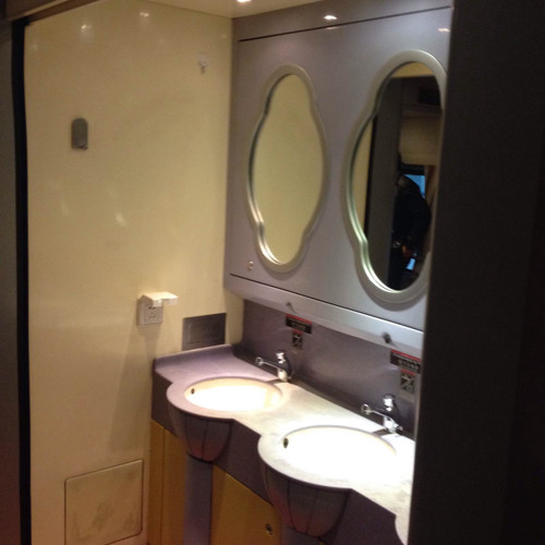 出发前往拉萨,z265,直达软卧,本来四人房间,只住同伴三人,很惬意.