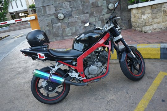 摩托车在当地很流行,可是像中国都打屁虫一样在马路上穿梭感觉很危险.