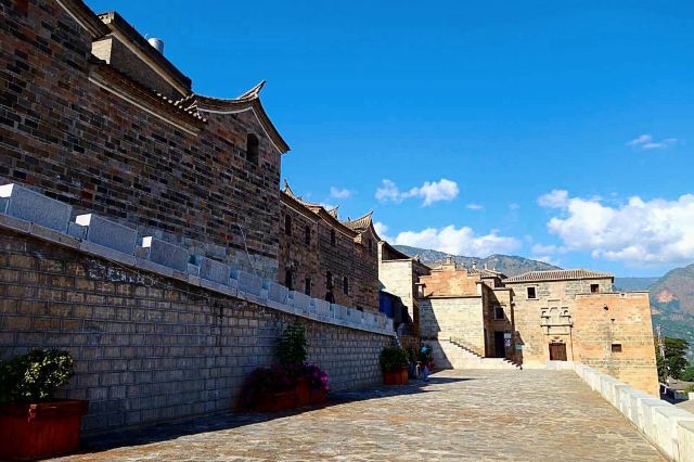 马背驮来的城市——云南红河迤萨古镇