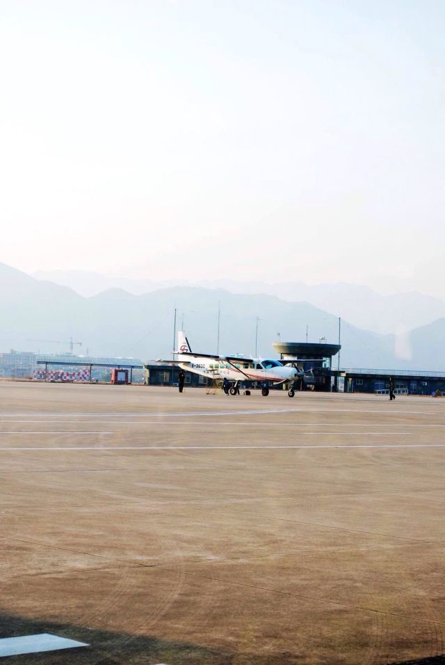 旅行结束.连城机场是军用机场,停机坪上停了各种不同的飞机.