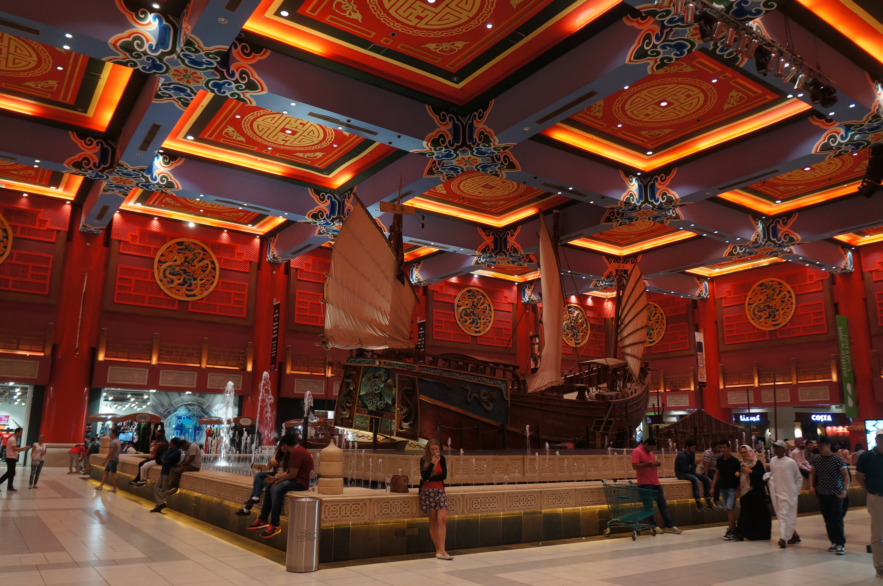 位于伊本巴图塔购物中心内的中国馆  迪拜伊本巴图塔购物中心