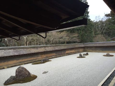 著名的石庭,用来冥(fa)想(dai) 龙安寺
