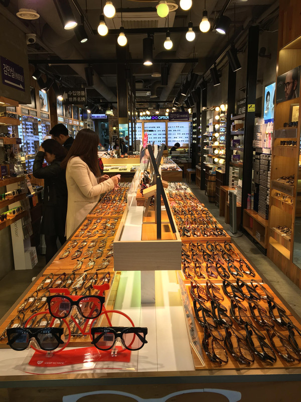 韩国"明洞wow眼镜 美瞳"店的游记