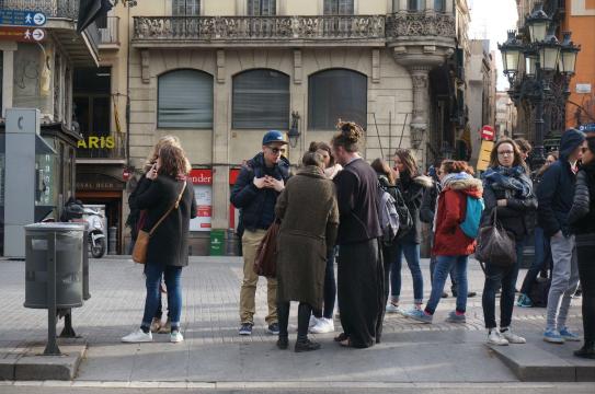 兰布拉街头到处可见的奇装异服者 兰布拉大道