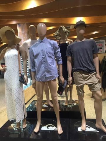 裤子被我们脱走了 哈哈哈 杨征的尺码只有模特穿的那一件了 皇后镇