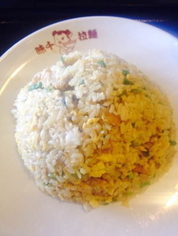 味千拉面的炒饭,比较咸 关岛