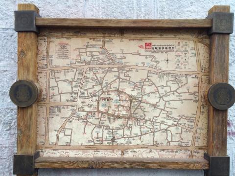 八廓街地图.您所在位置用黑色奔走小人标注,好难分辨.