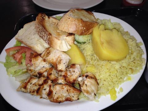 chicken grill dinner是所有进这家店的必点,13$的价格够两人吃