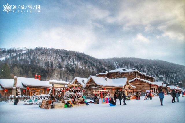 占据了雪韵大街的黄金地段,地盘极大,院子里几乎涵盖了雪的各种造型