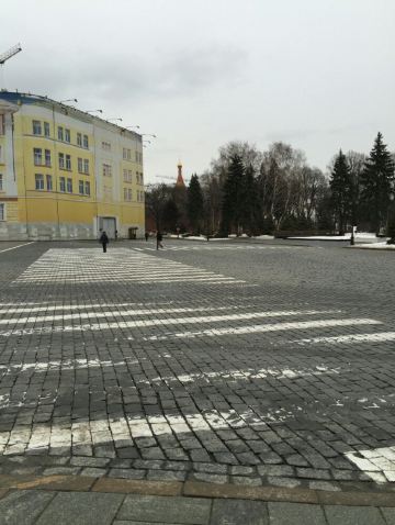 有警察在维护治安,而且.