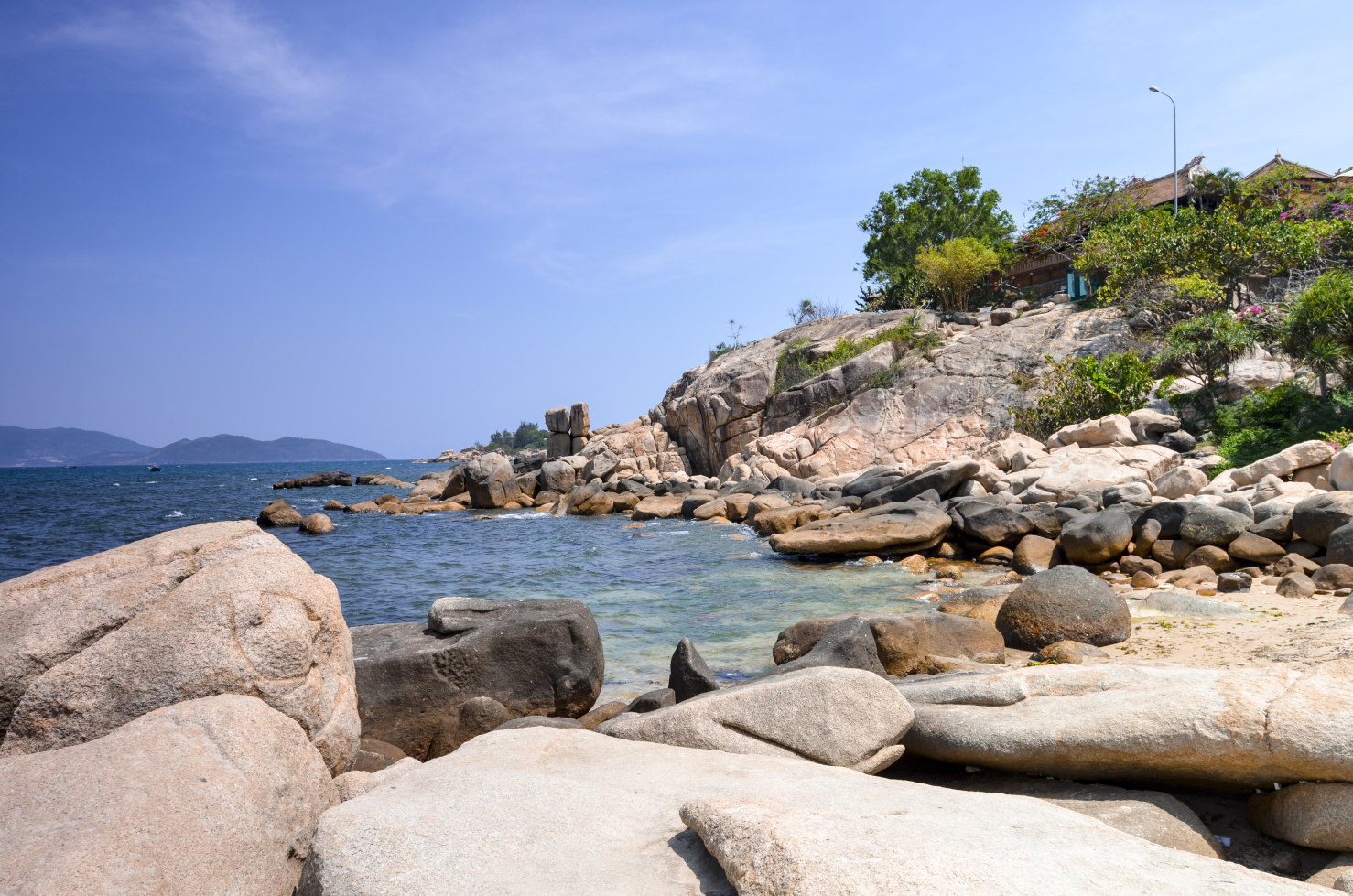 钟屿石岬角又被称为五指岩,是梁家辉