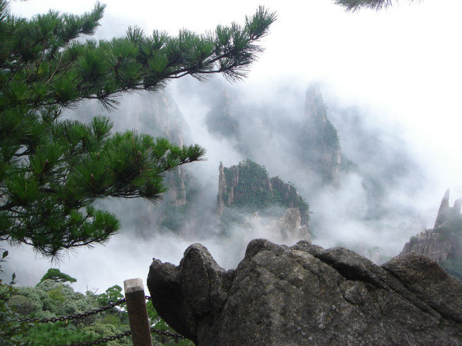 黄山人口好少_黄山云雾好风光图片(2)