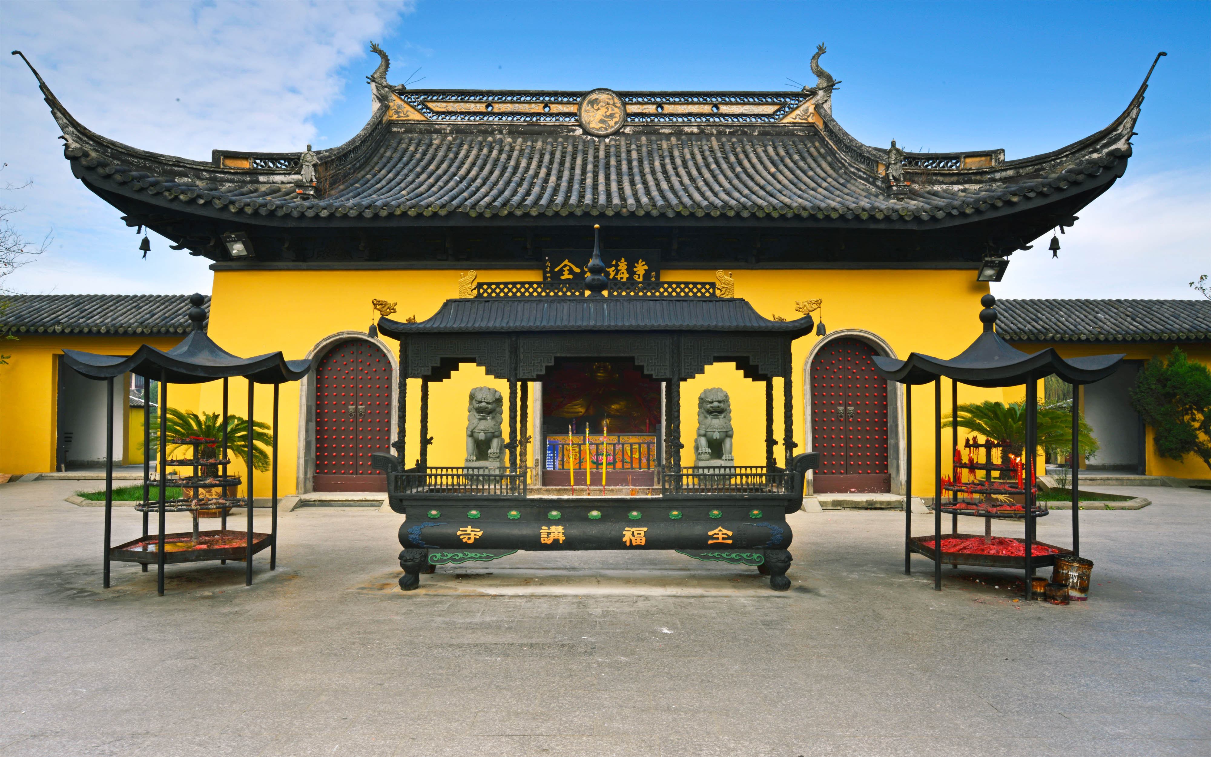 讲寺始建于宋元佑元年(公元1086年),现在看到的寺庙是1995年重建的