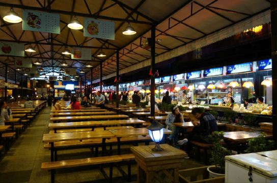 中央大街的美食街大排档 中央大街