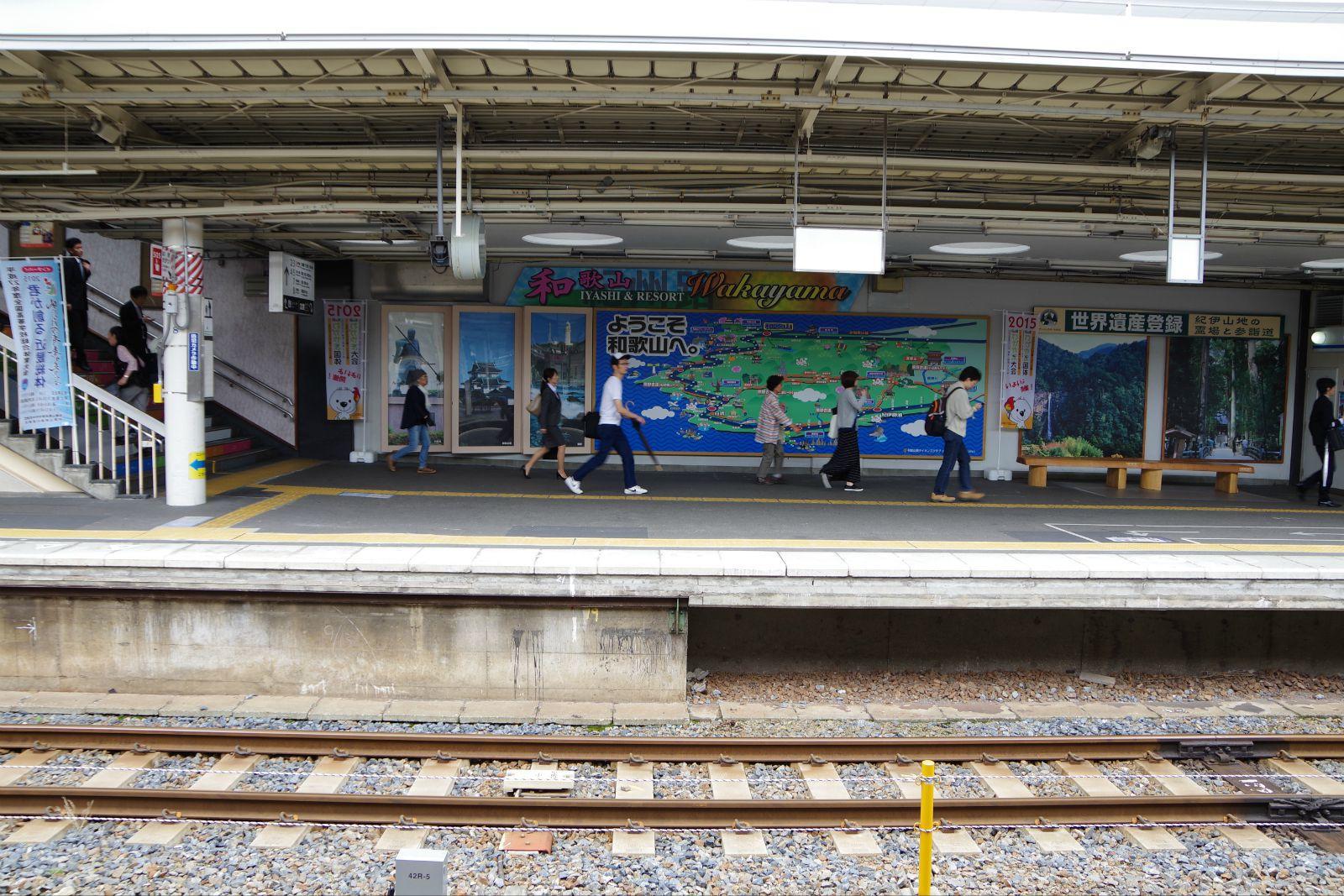 和歌山站.日本的这些车站,虽然看起来很旧,但是依然干净整洁. 和歌山