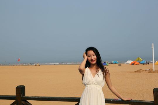 冲完澡出来,天放晴了~~~这时候的金沙滩看起来还比较美~~~~~~ 黄岛金