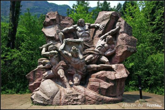 五丁坪——相传战国中期,蜀开明王轻信秦惠文王谎言,命五丁开道迎屙