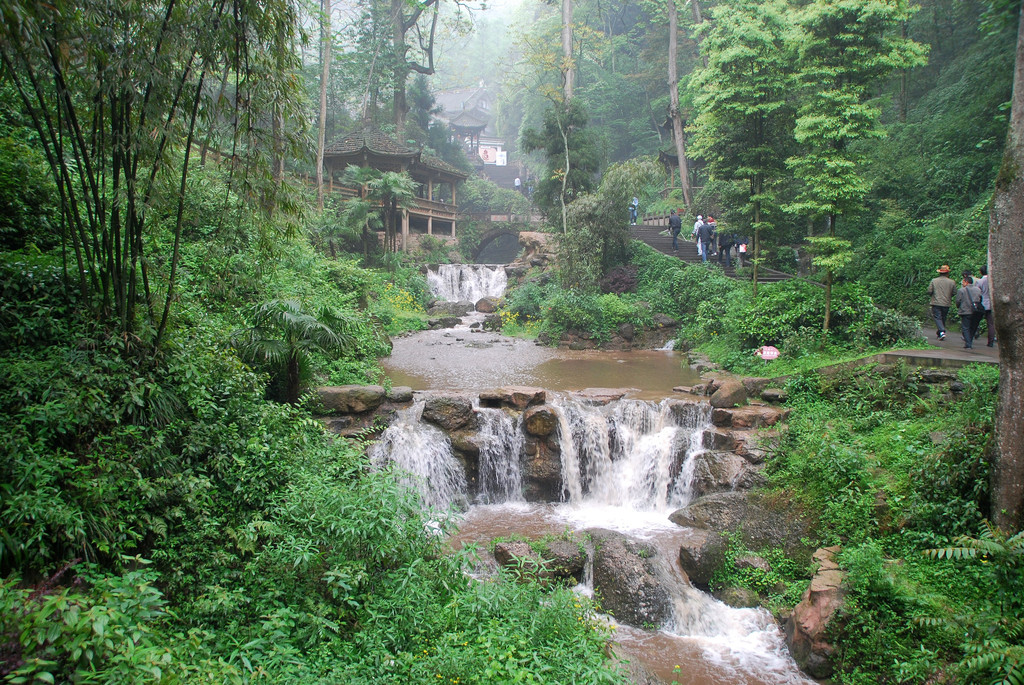 耍在天府之国之二---佛是一座山,峨眉天下秀,拜水都江堰,问道青城山.