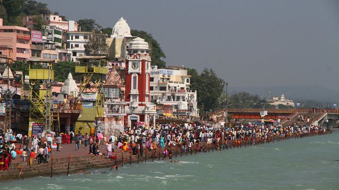 印度恒河上游实拍:充满特色风情的赫尔德瓦尔恒河沐浴