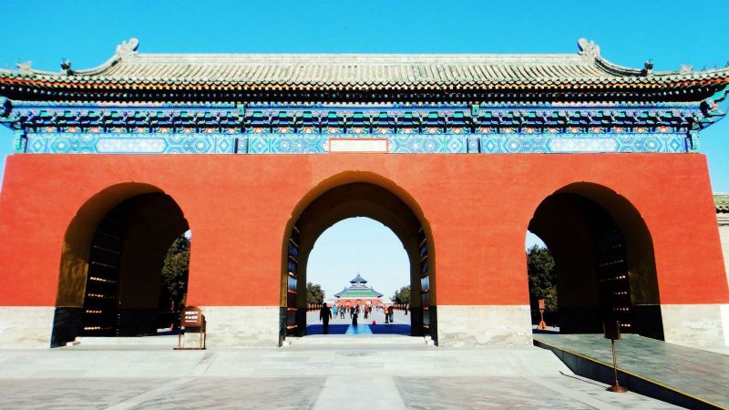 出了天坛公园西门,向北走260多米就是北京自然博物馆.