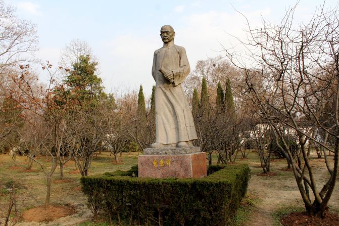 曹雪芹先生跟南京有很深的淵源,所以紅樓夢也成為石頭記,南京也稱為