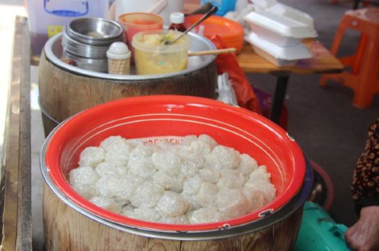 和阿狗一起摊位的金包银我也吃了,味道还不错.2元.