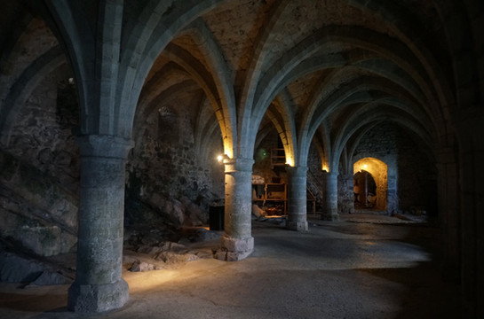 监狱的石柱上有英国诗人拜伦(byron)的签名