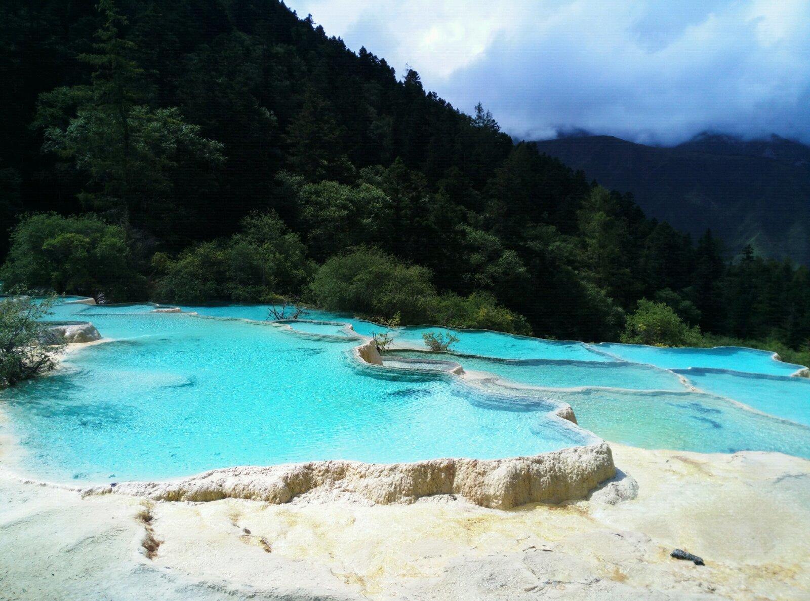 争艳池. 争艳池