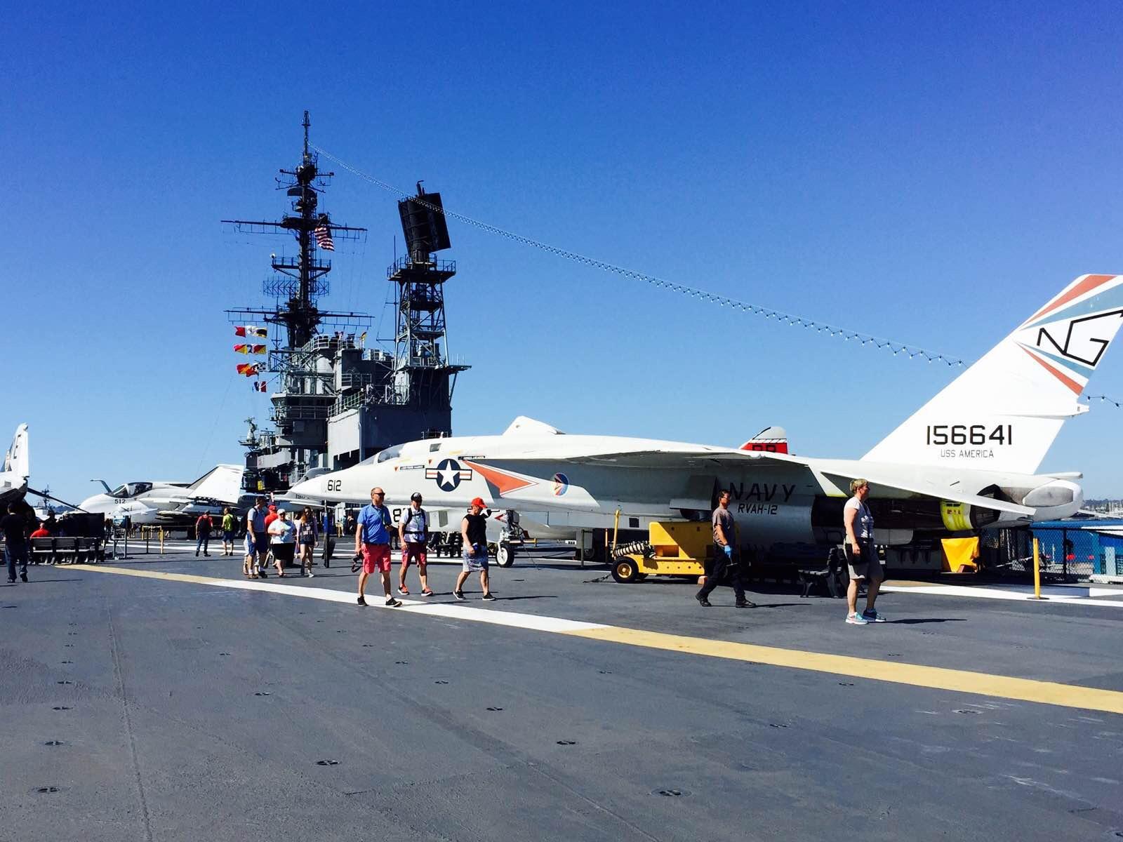 飞行甲板～停着好多飞机 中途岛号航空母舰博物馆