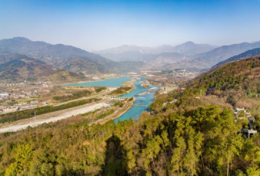 都江堰+青城山一日游【包车游/独立出行/三环接送不含票】【[当地司导]熟悉的当地师傅，沿途讲解人文风景，让您的旅游更惬意！】