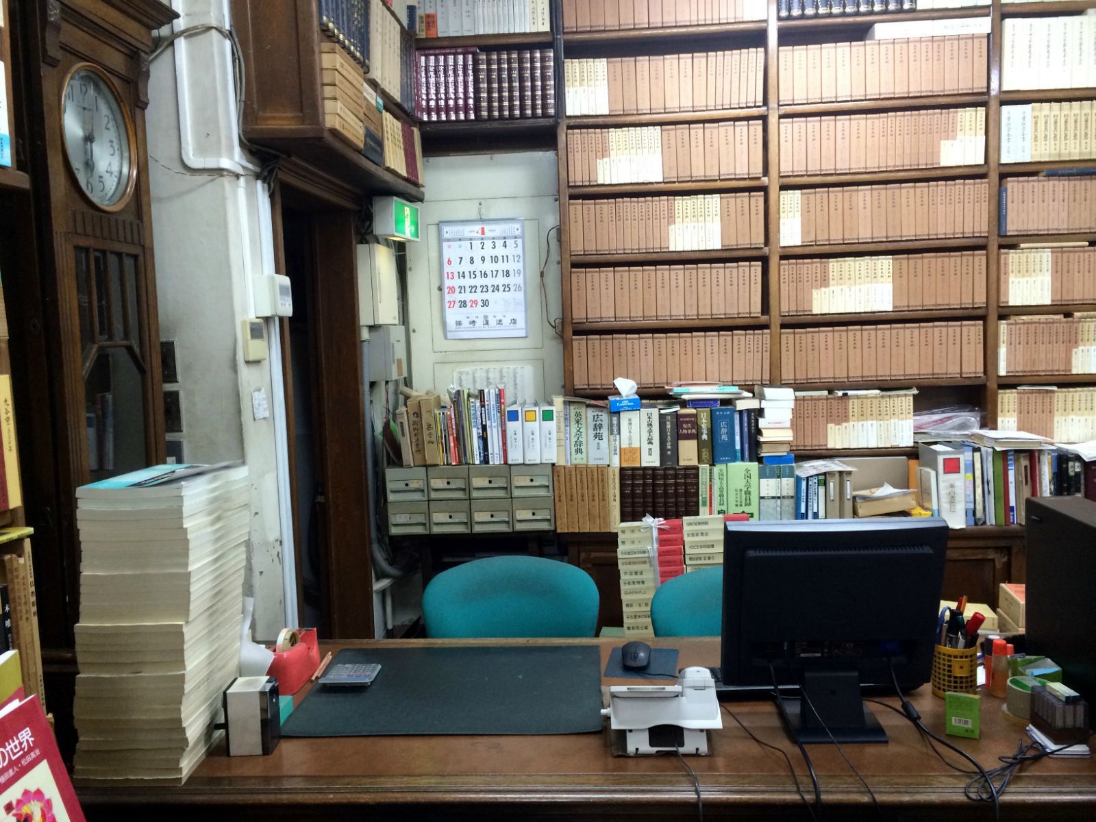 朴素简单的收银台 一诚堂书店