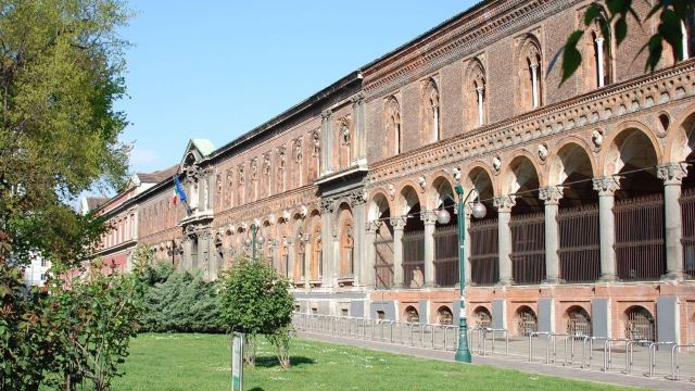 据说这所大学在二战时期是被用作医院的,甚至在战争期间,它曾经被完全