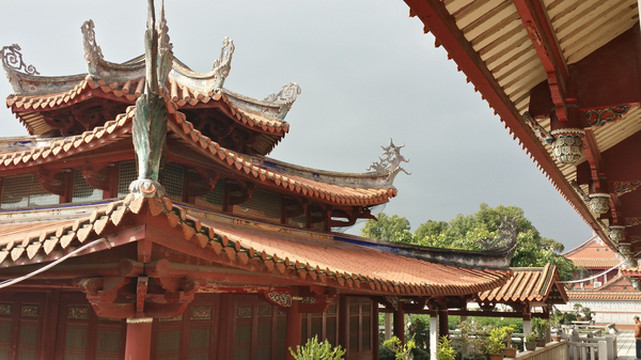 门口的西街还未进行现代化改造,有味. 充满异域风情的清真寺.