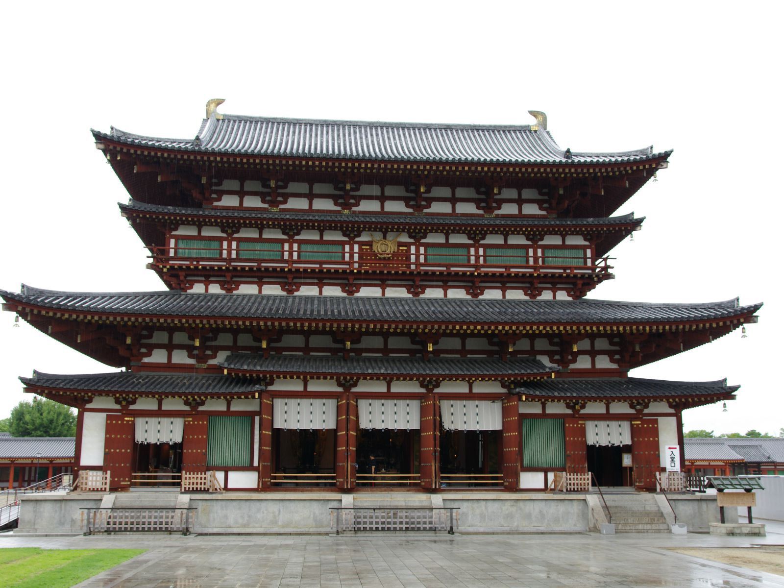 大殿,人很少. 药师寺