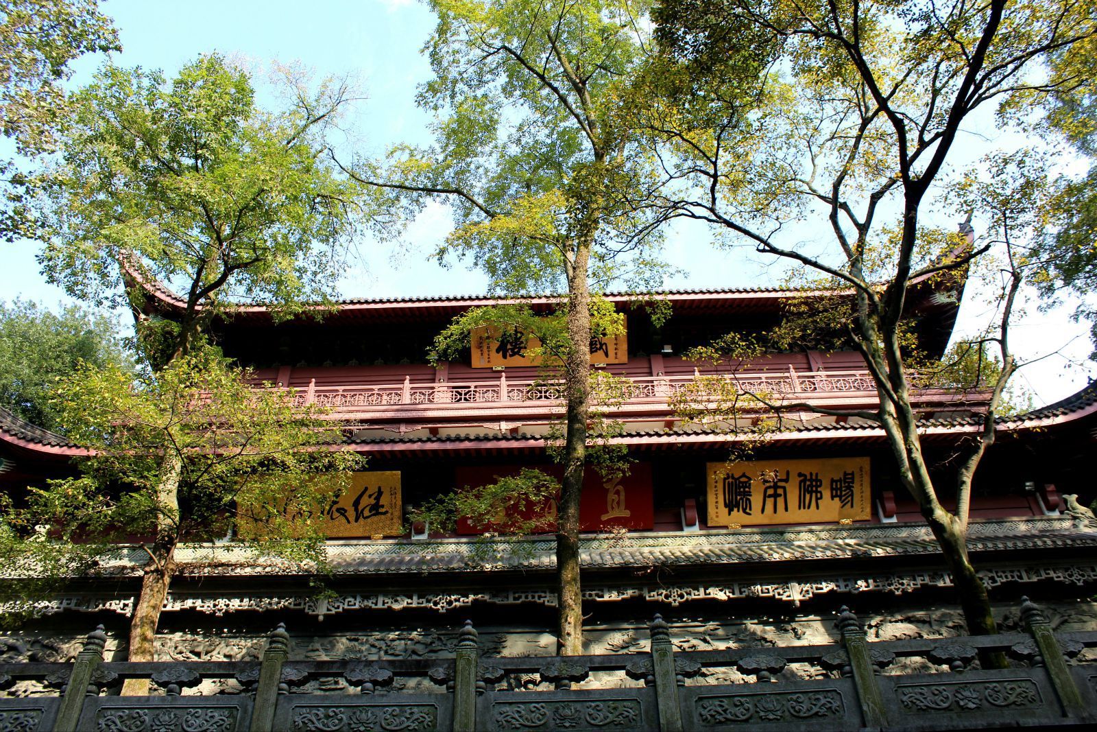 結果被告知幾乎不會有這樣的景象,果斷選擇去靈隱寺,結果選擇非常正確