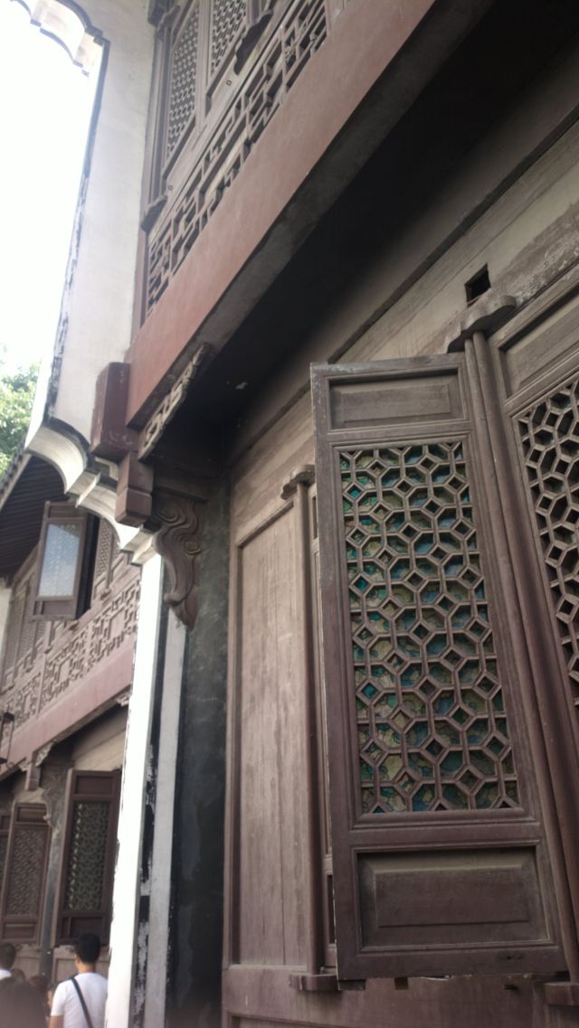 鲁迅小说里的城镇,不但有祥林嫂,孔乙己,狂人,阿q,甚至还有鲁镇通宝