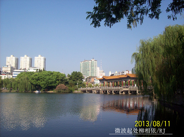 968c3dc90f834815bdc33577ad3d7e06_R_600_10000_Q90.jpg