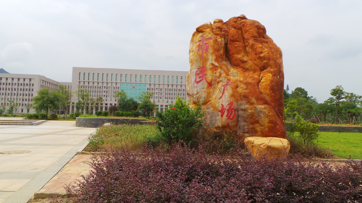 位于市区西北端的月桂湖,应该是英德市区里最美丽的地方了.