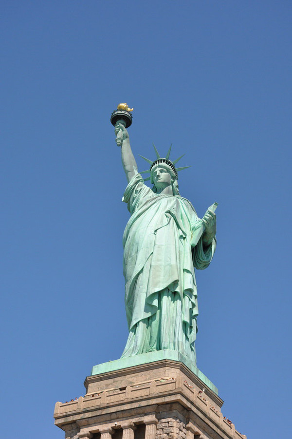 4594d79d28c54a28b7e499c1f3d6aee5_R_600_10000_Q90.jpg