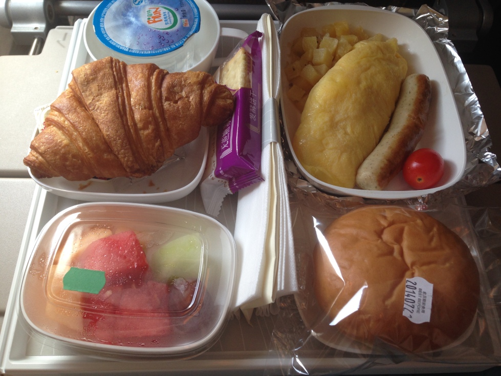 阿联酋航空飞机餐,种类蛮多,可以选择. 迪拜机场