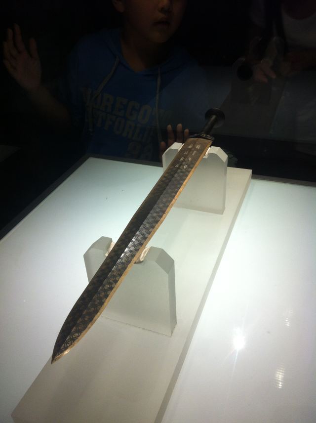 结果可能由于是假期,下午1点多翠华还要排20几个人才有座位.