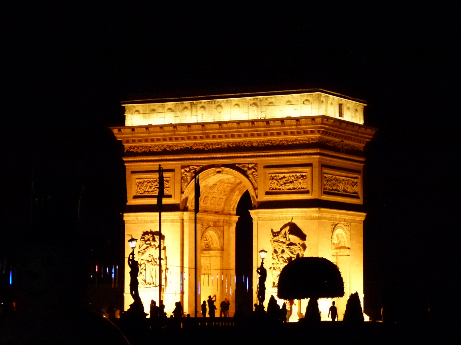 晚上的凯旋门很壮观啊~~~ 世界之窗
