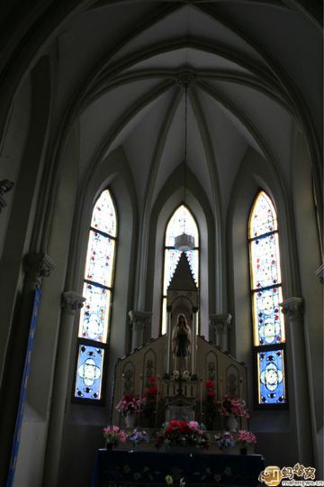 正式的名称为"圣母为天主之母之堂",堂侧有天主教上海教区主教府,修女