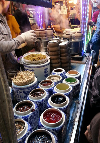 德信娱乐嵊州小吃：手工小笼包、手工干菜饺、榨面、豆腐年糕……