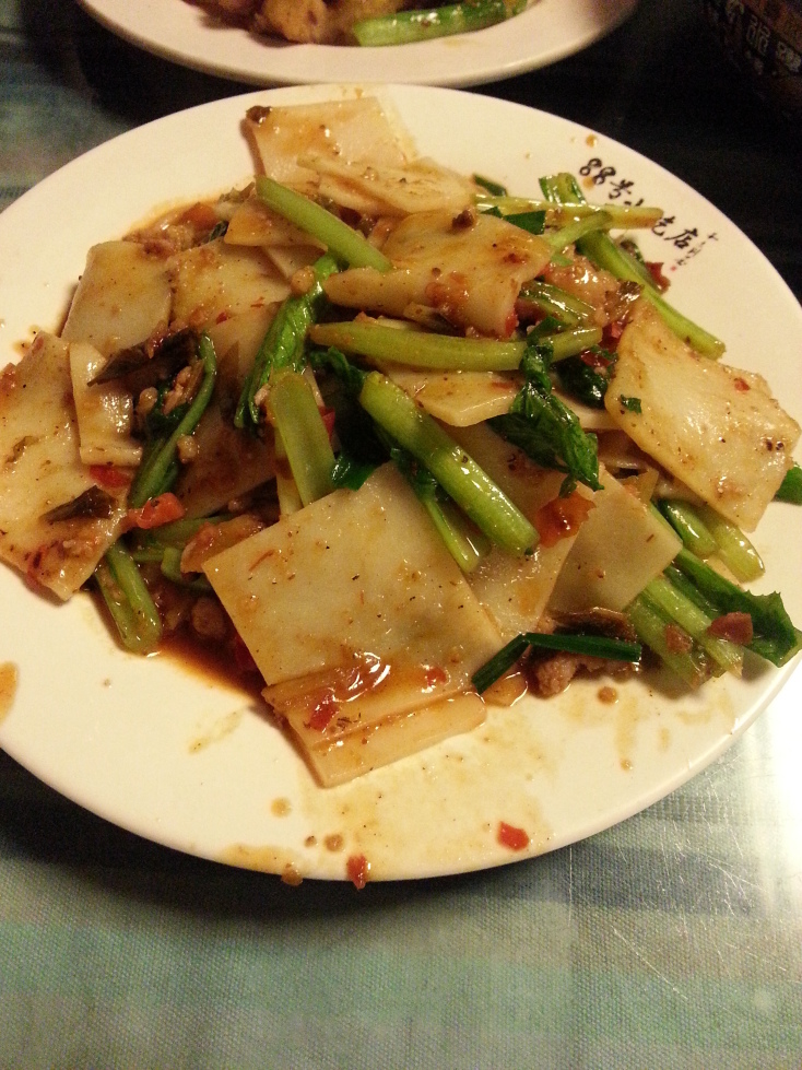 炒饵块,有点像炒年糕 好吃 9元 丽江88号小吃店